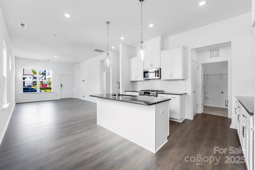 3128 Beacon Heights Road Property Photo 2