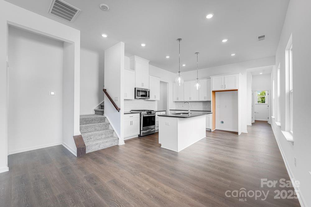 3128 Beacon Heights Road Property Photo 4