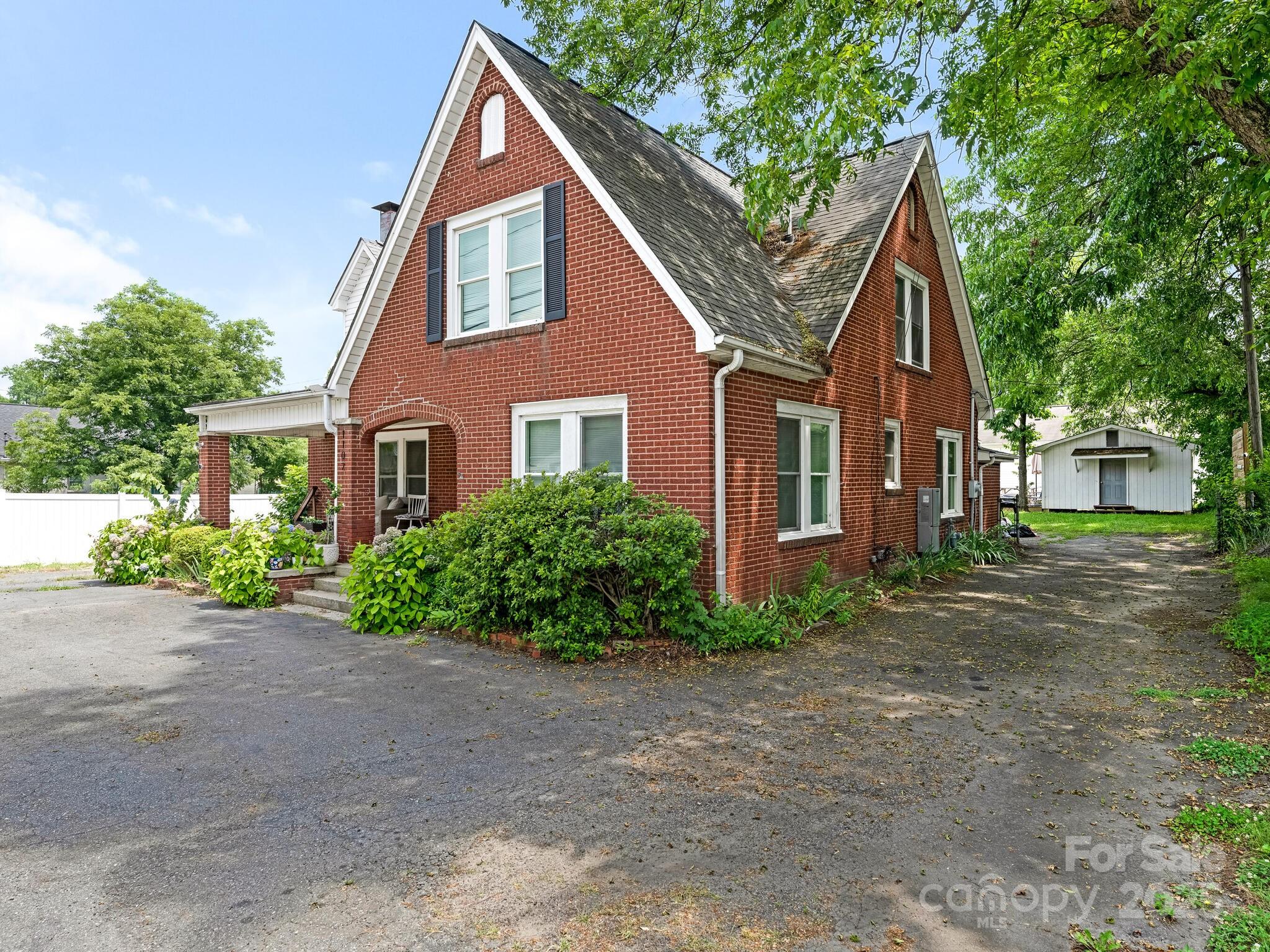 1102 Lane Street Property Photo 3