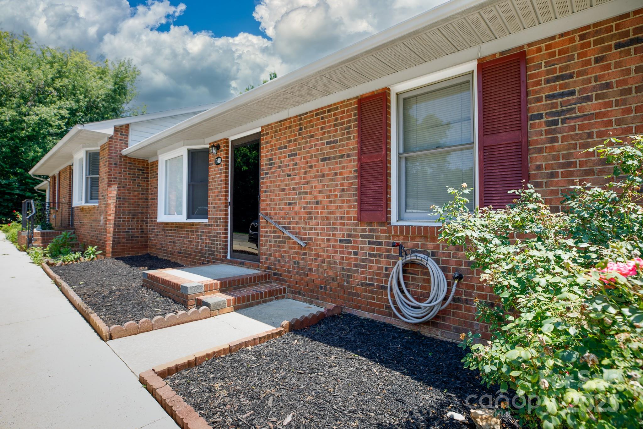 1140 Mckinnon Drive Property Photo 1