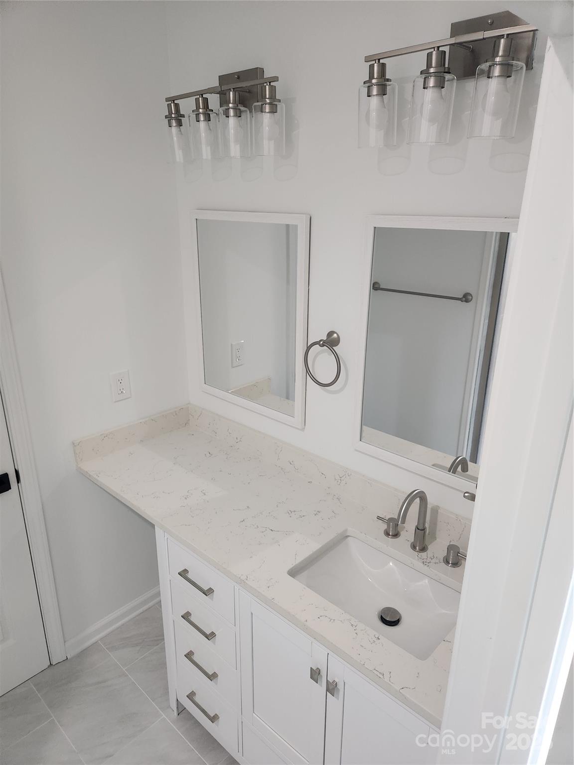 704 S Harding Avenue Property Photo 11