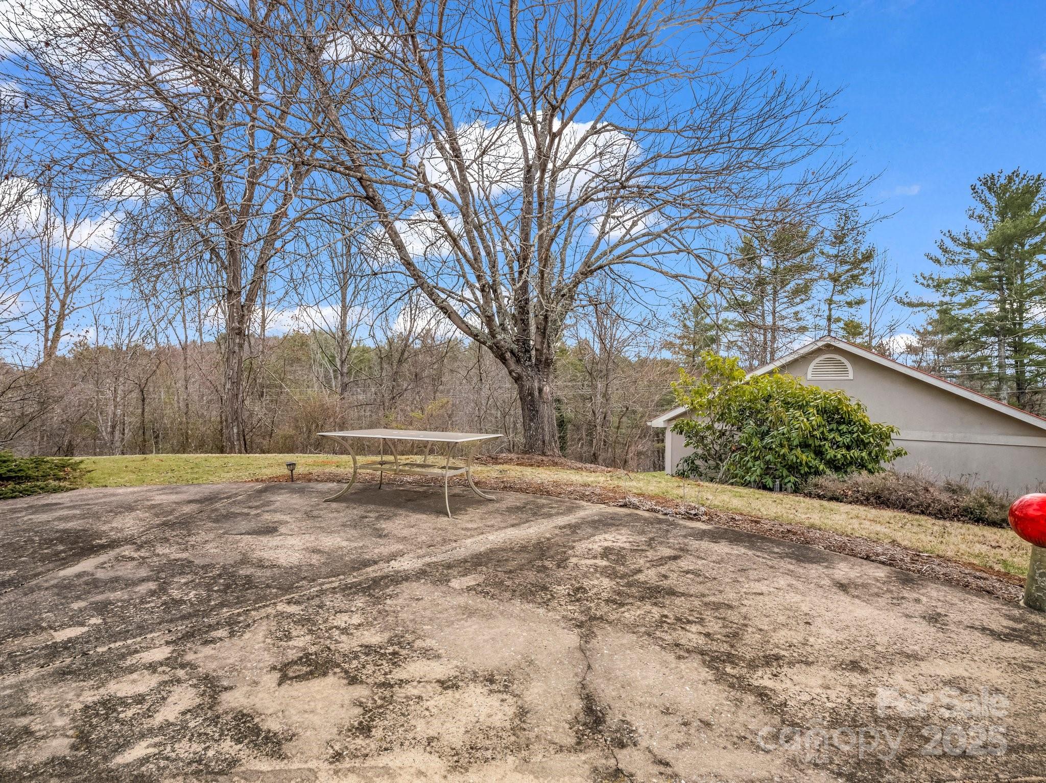 55 Settlers Trail Property Photo 7