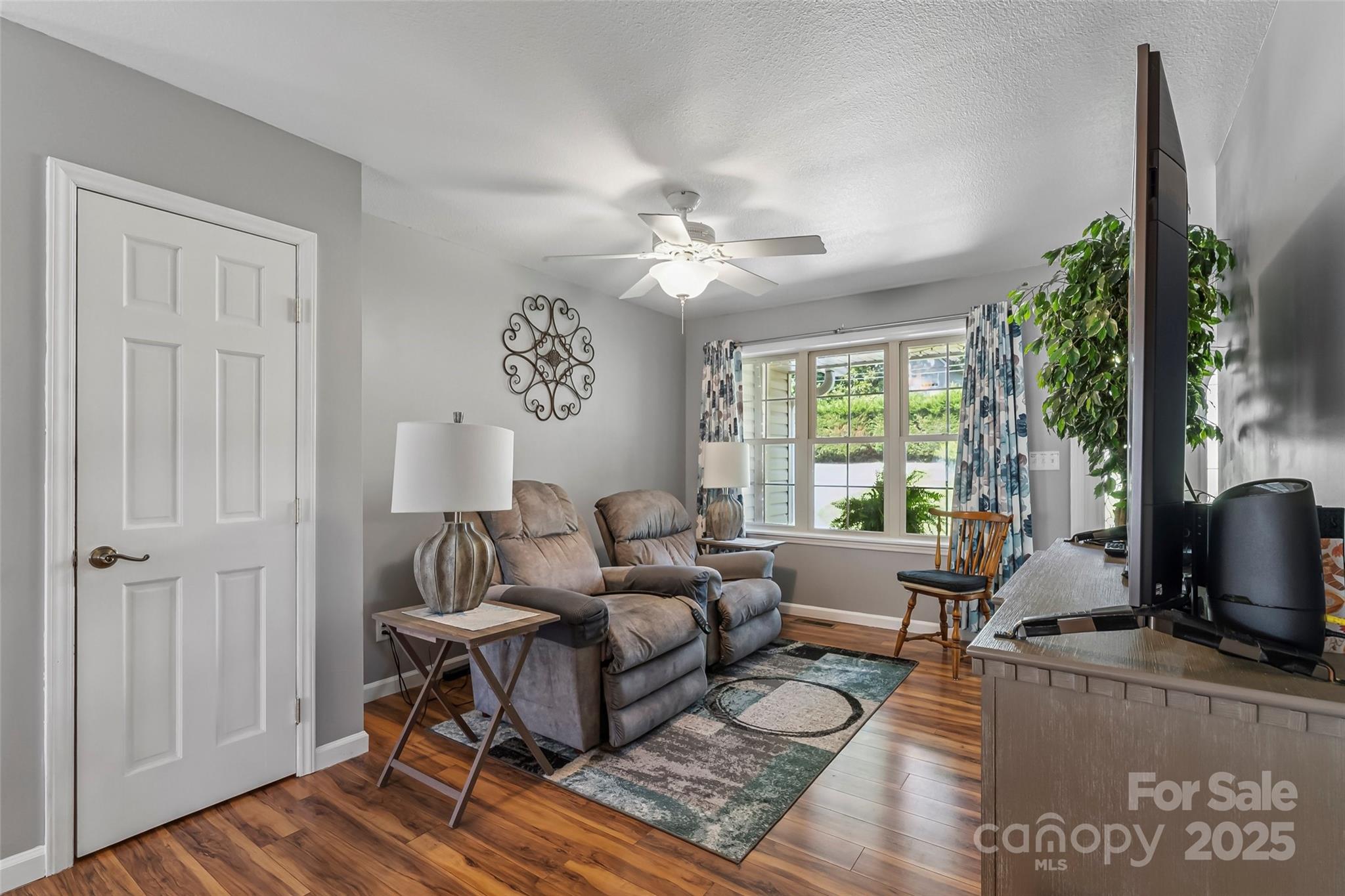862 Asbury Road Property Photo 3