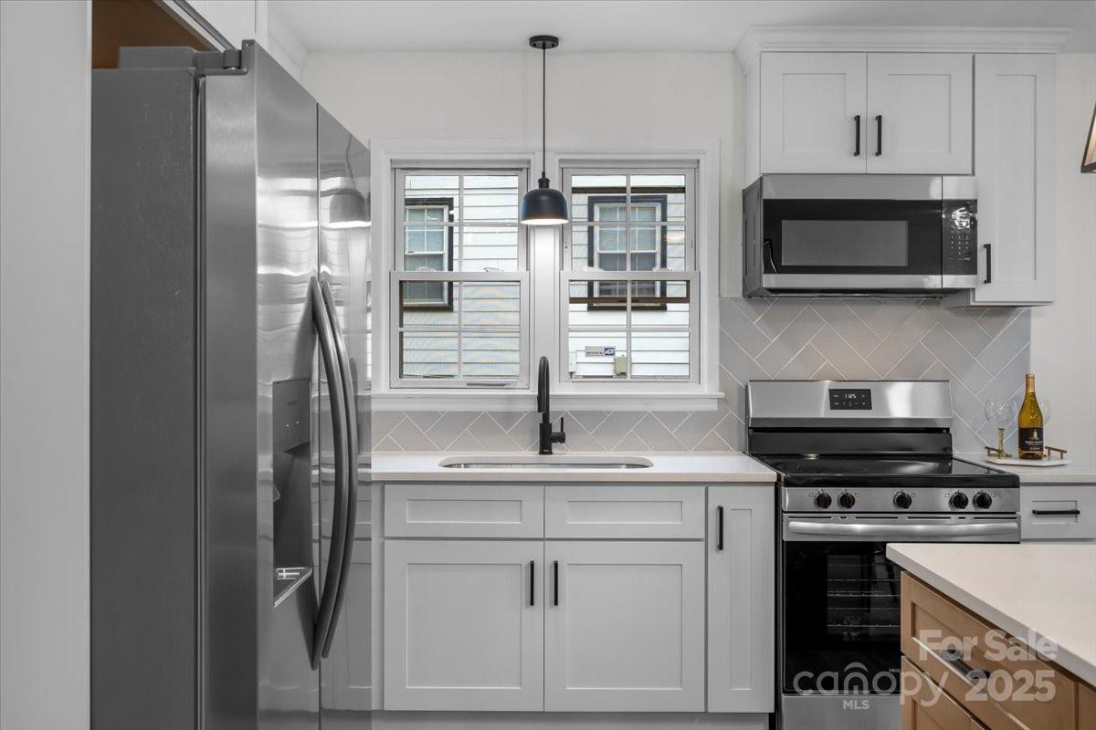 4932 Delivau Drive Property Photo 8