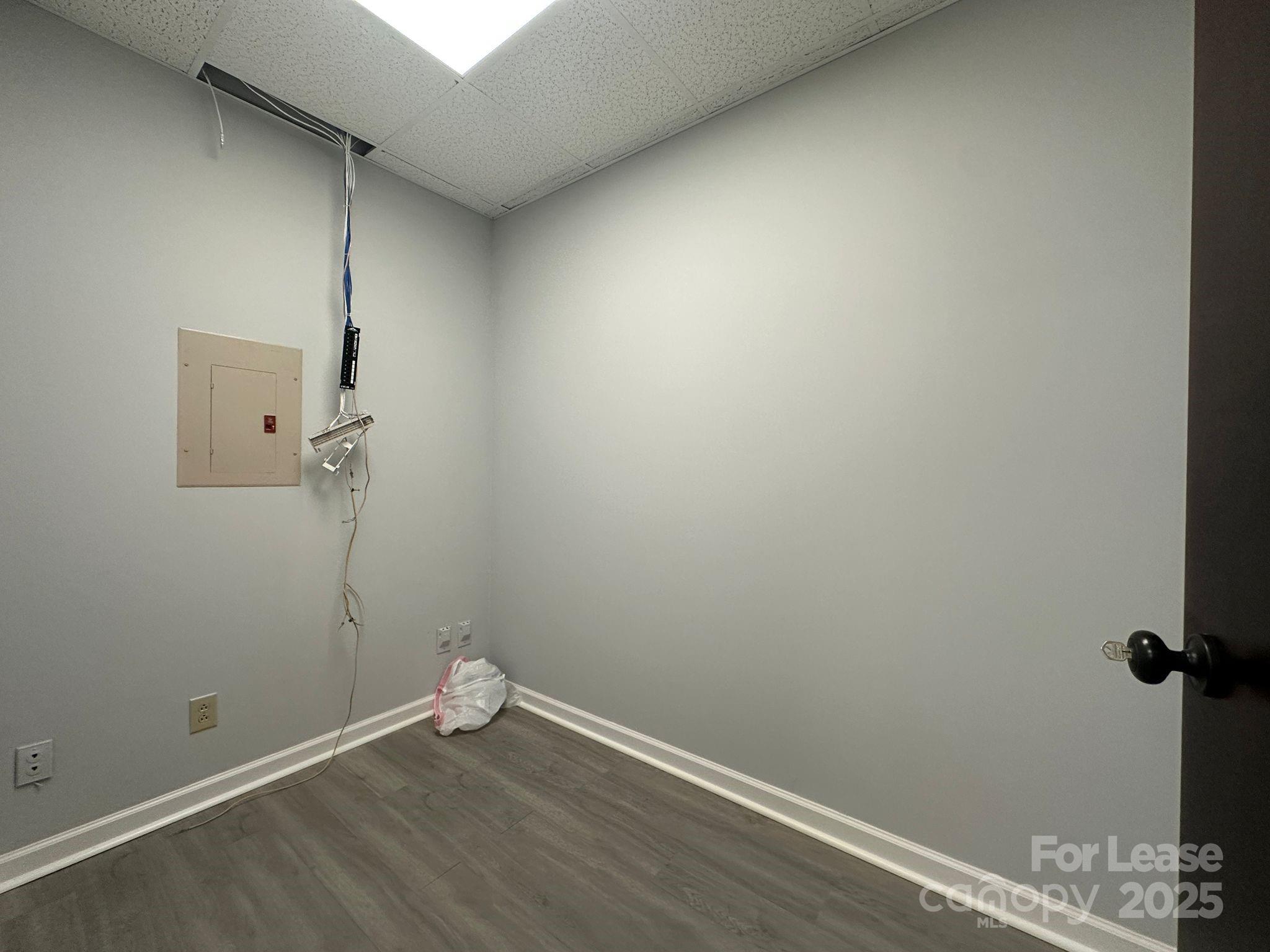 2101 Sardis Road Property Photo 4