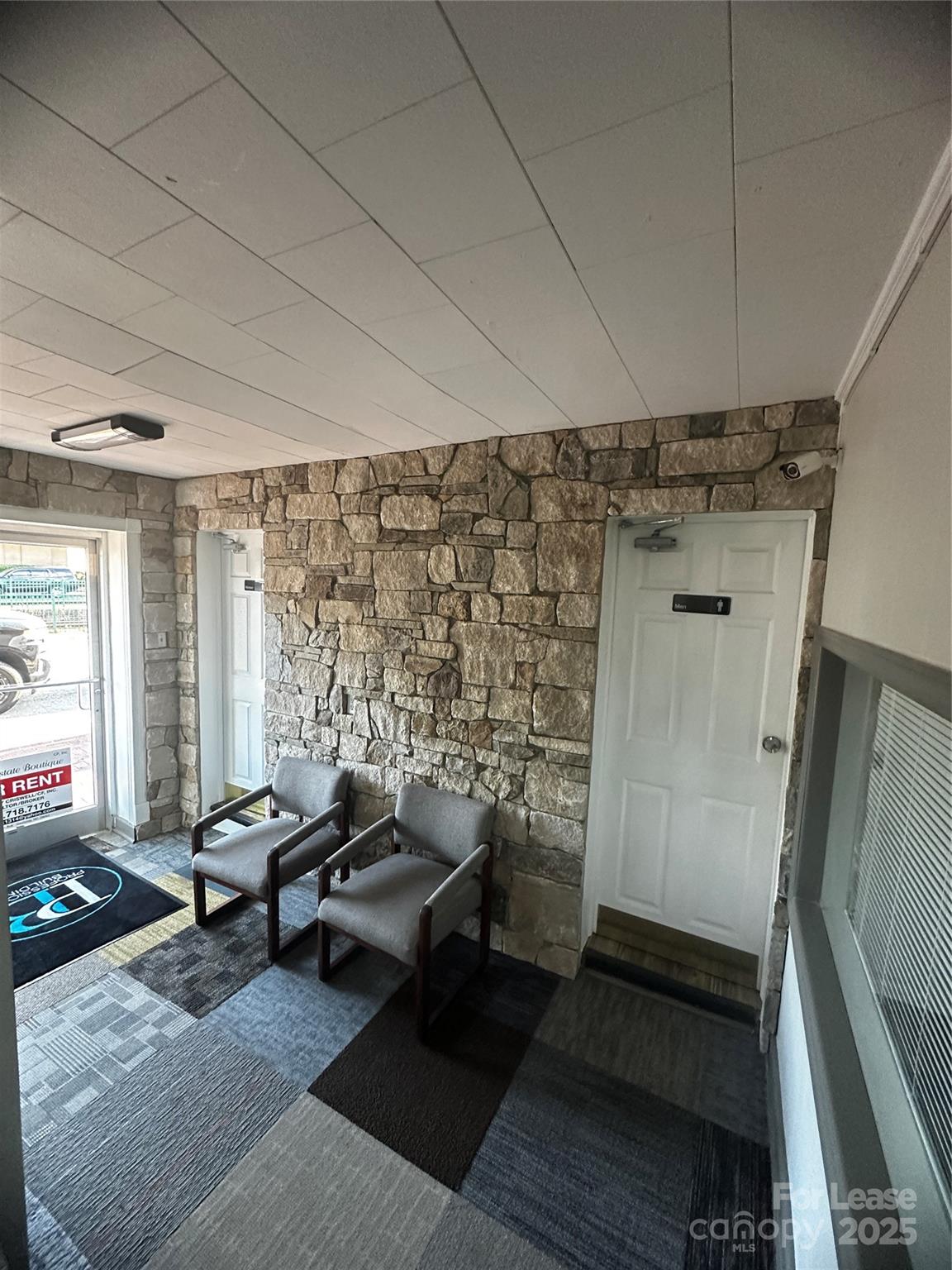 111 E Charlotte Avenue B1 Property Photo 6