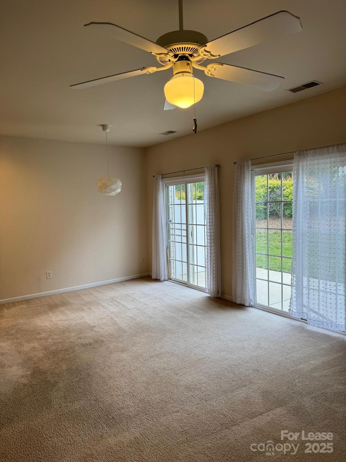 9668 Walkers Glen Drive Property Photo 1