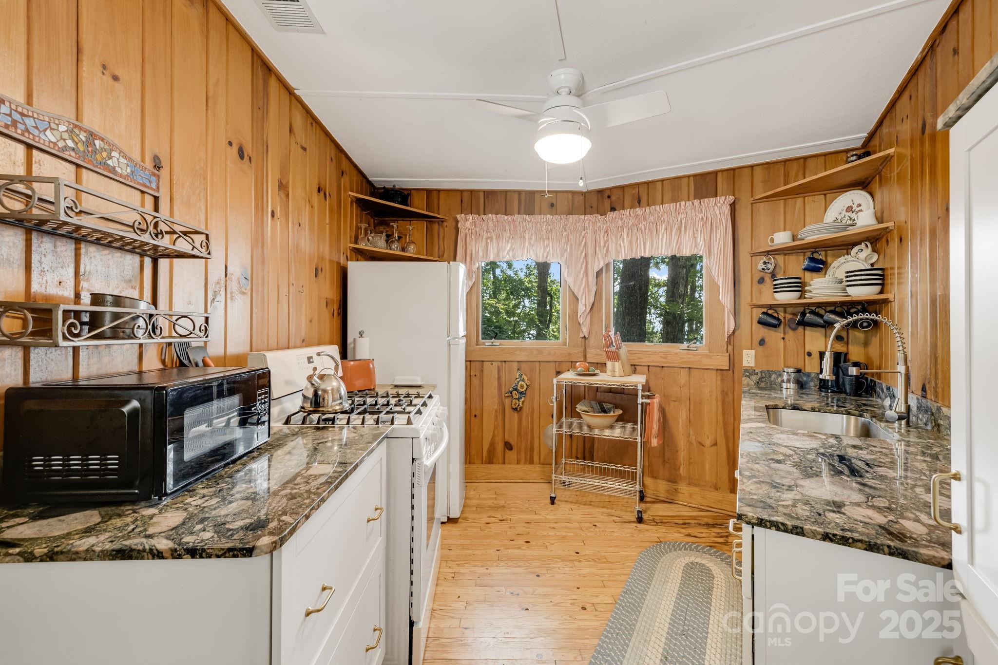 203 Laurel Lane Property Photo 14