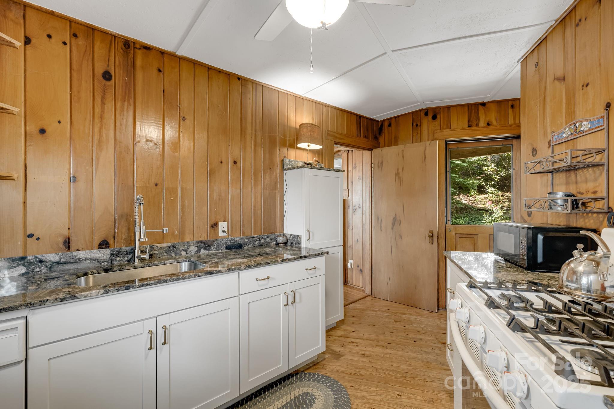 203 Laurel Lane Property Photo 16