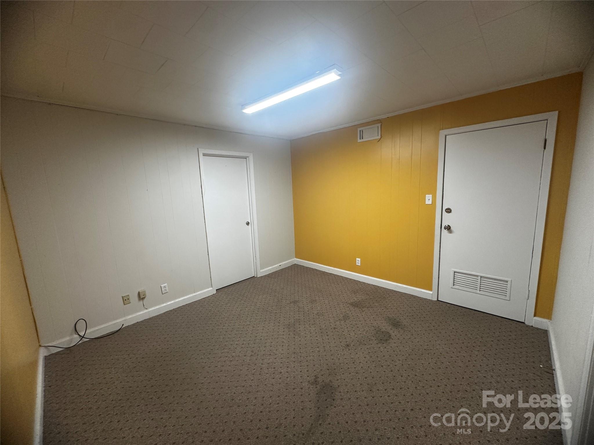 111 E Charlotte Avenue F Property Photo 3