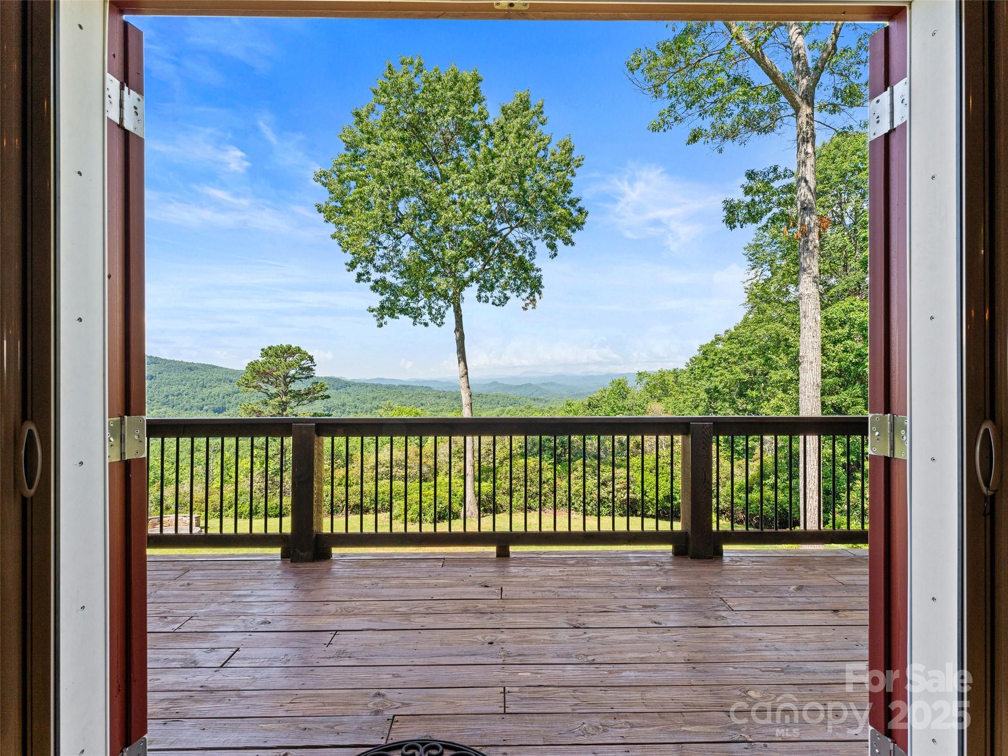 1909 Kentwood Lane Property Photo 9