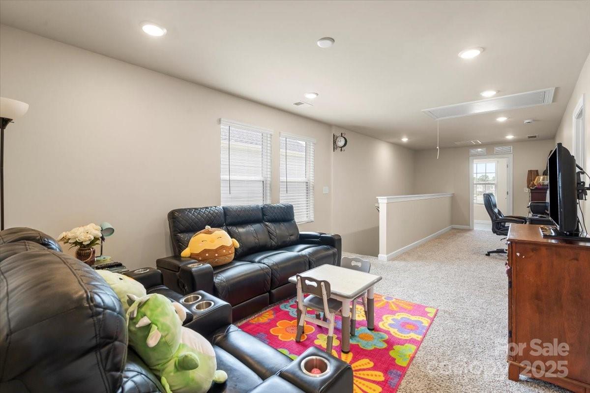 613 Cedar Knoll Circle Property Photo 15