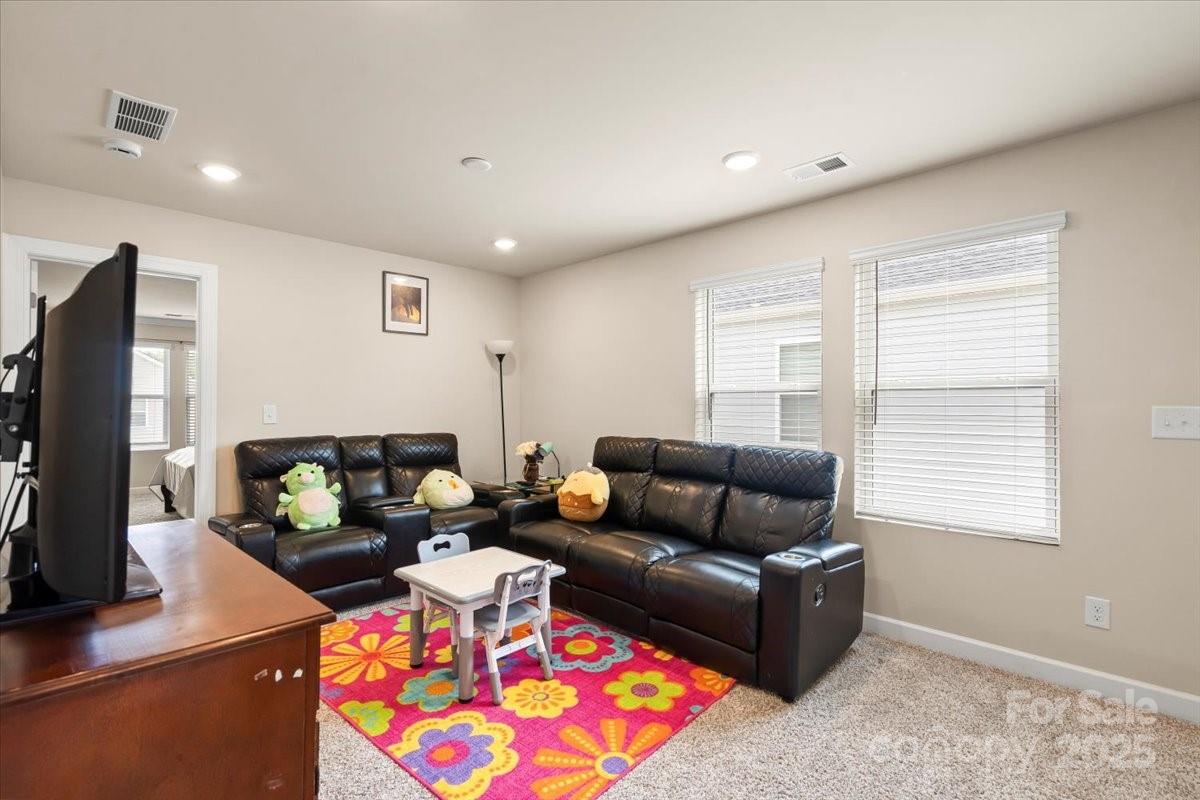 613 Cedar Knoll Circle Property Photo 17