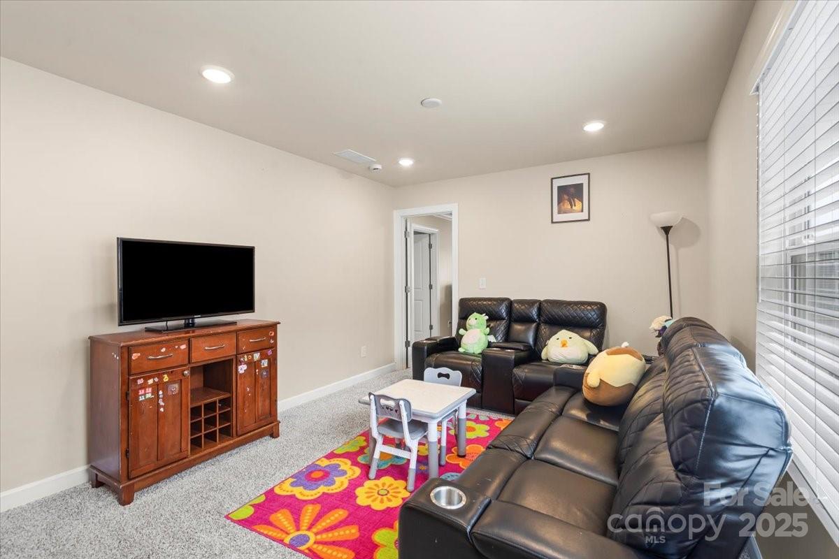 613 Cedar Knoll Circle Property Photo 18