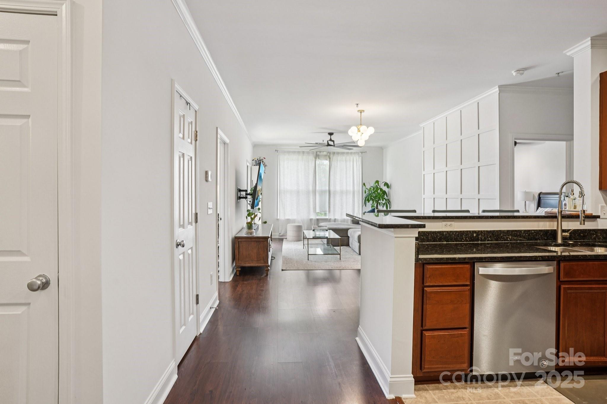 1000 E Woodlawn Road 411 Property Photo 4