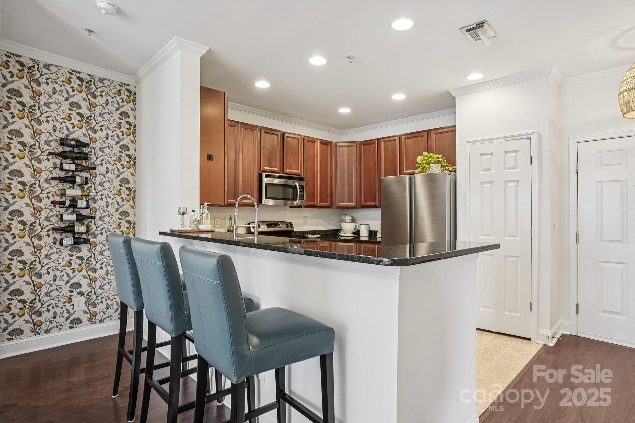 1000 E Woodlawn Road 411 Property Photo 11