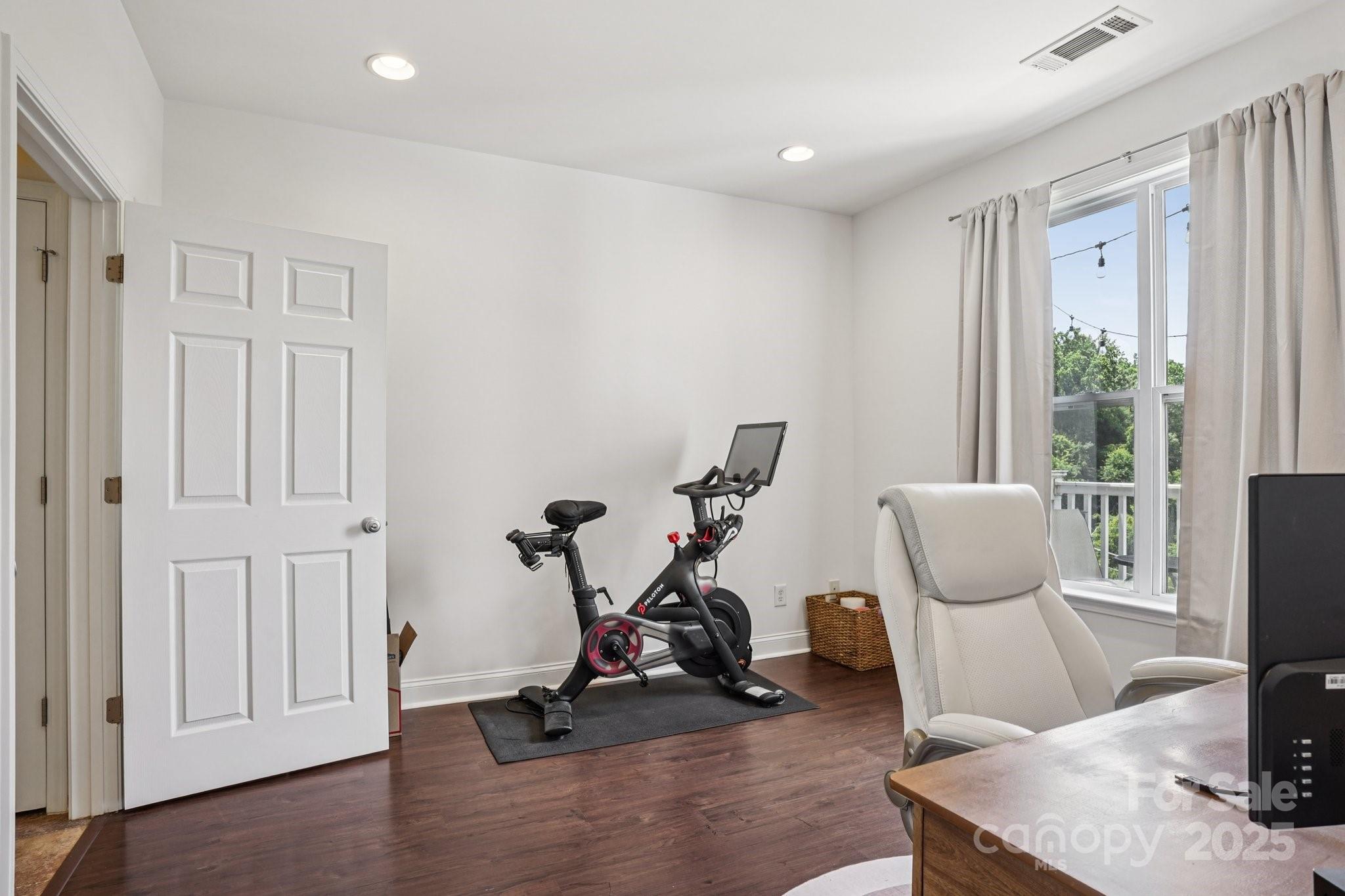 1000 E Woodlawn Road 411 Property Photo 16
