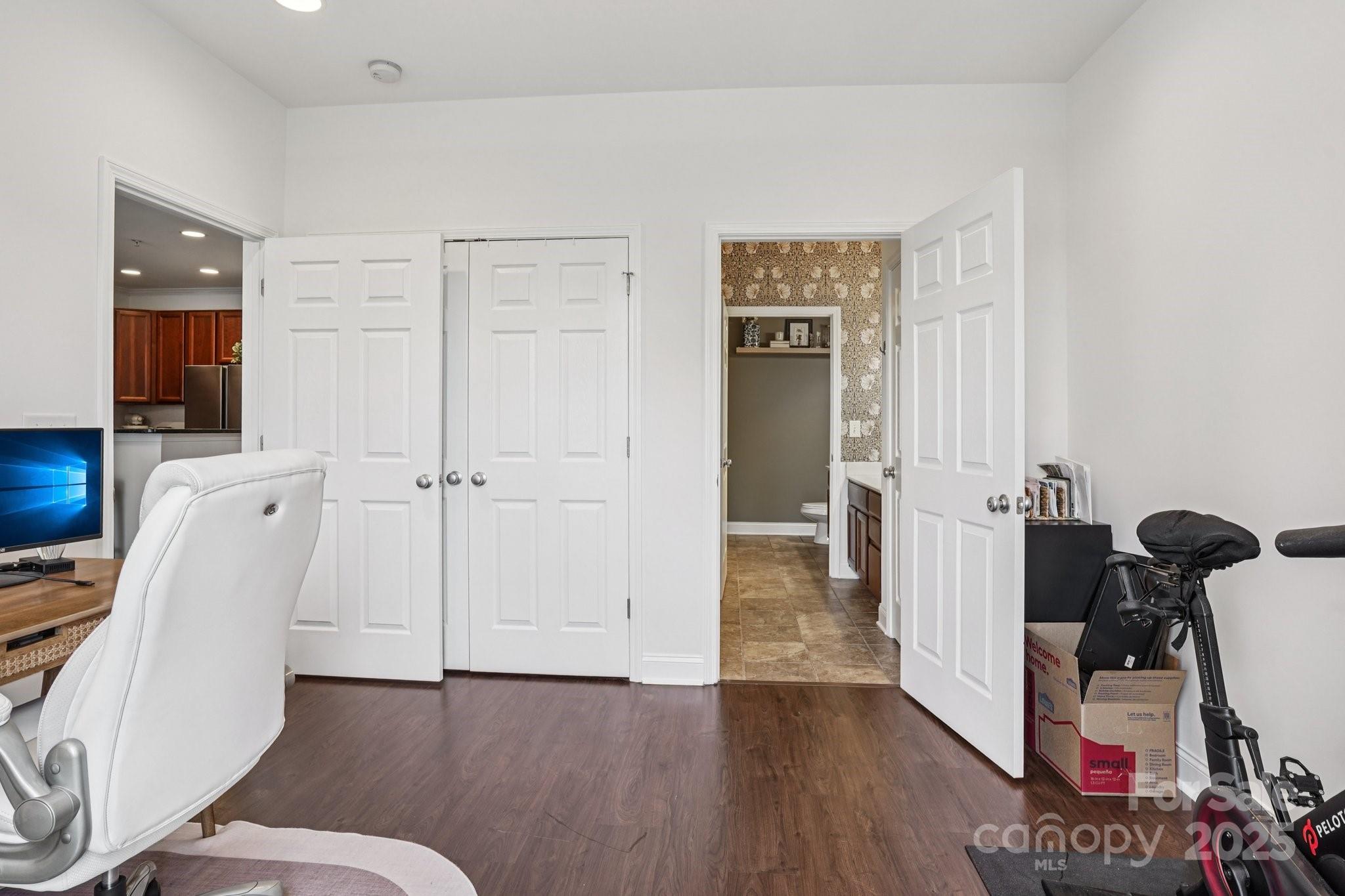 1000 E Woodlawn Road 411 Property Photo 19