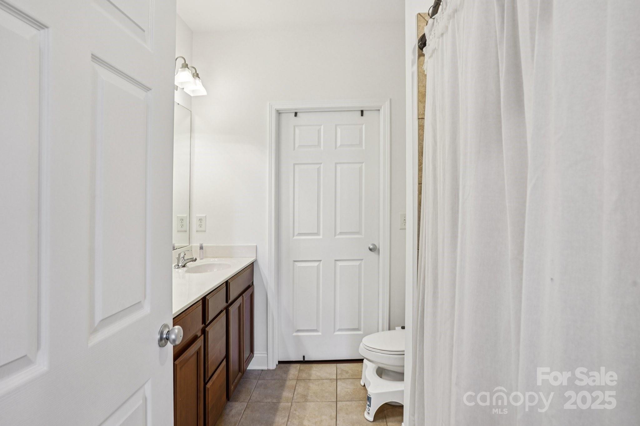 1000 E Woodlawn Road 411 Property Photo 25