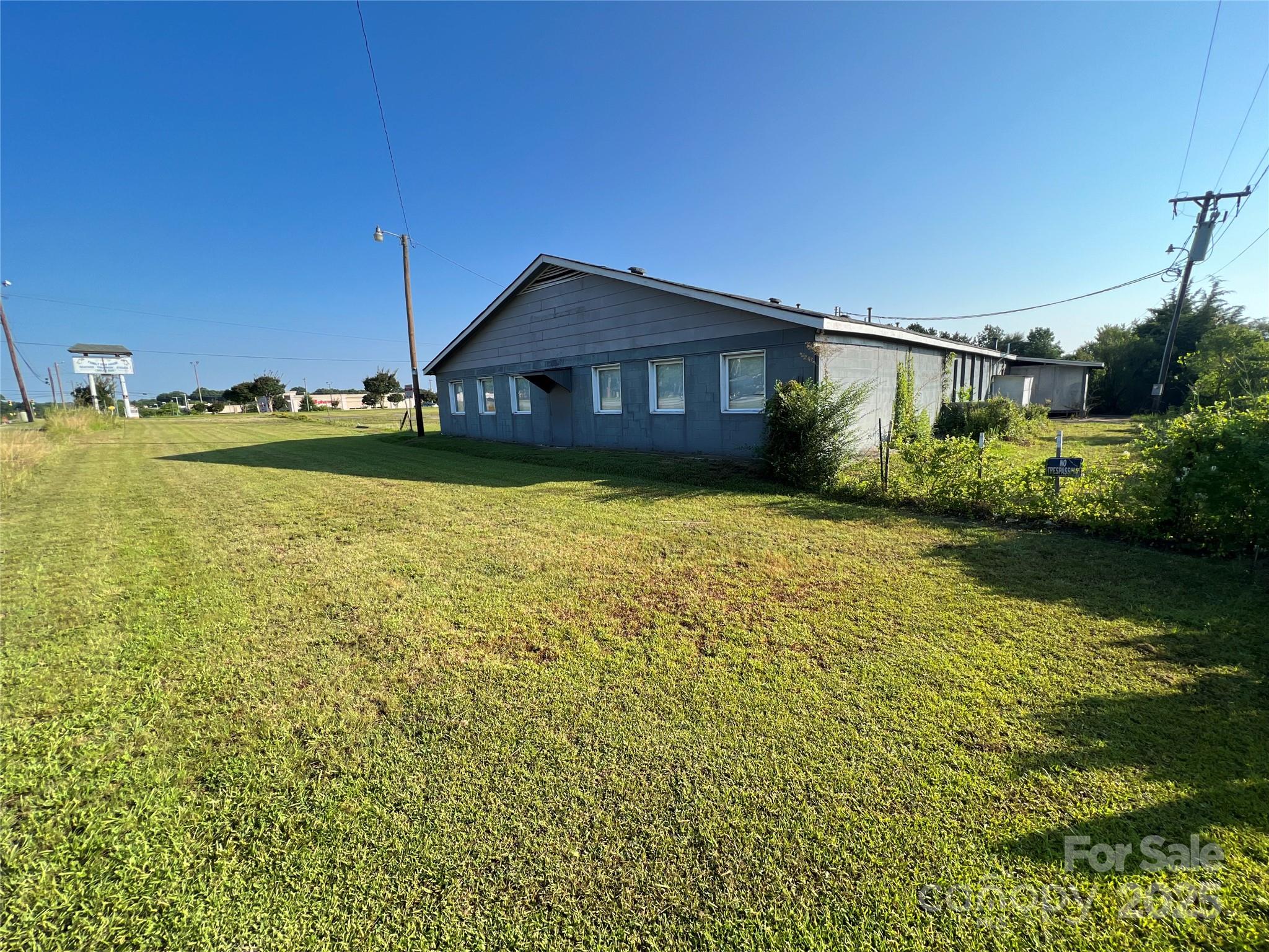 5212 Old Charlotte Highway Property Photo 3