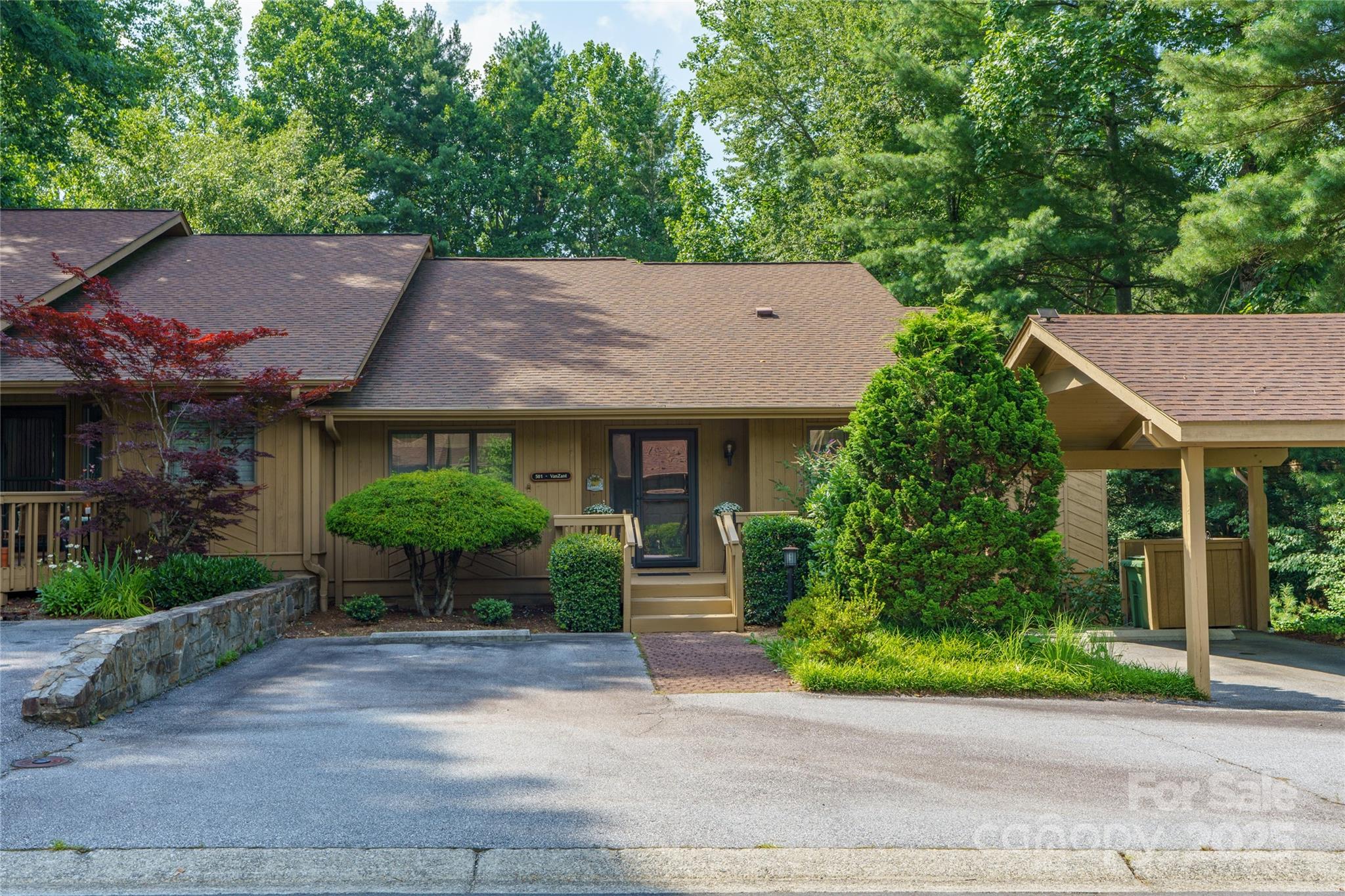 501 Red Oak Drive Property Photo 1
