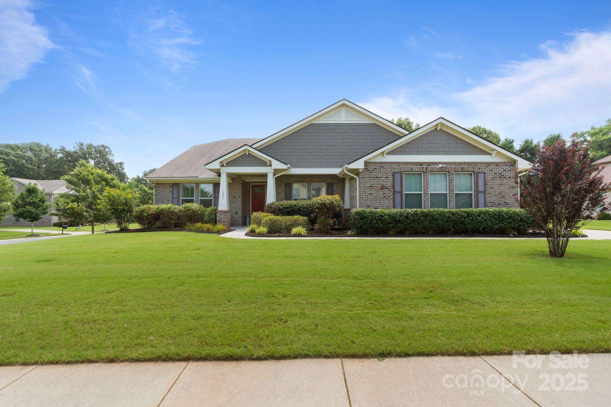 1001 Manorwyck Farms Drive Property Photo 1