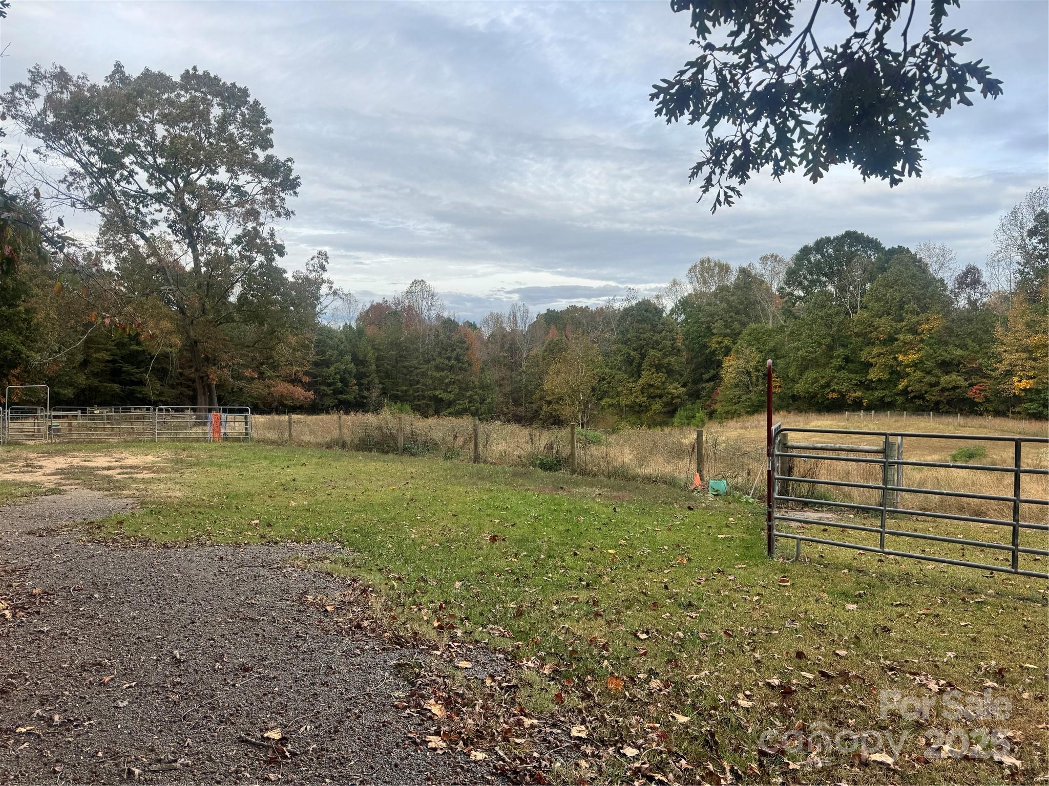 724 Teeter Road Property Photo 2