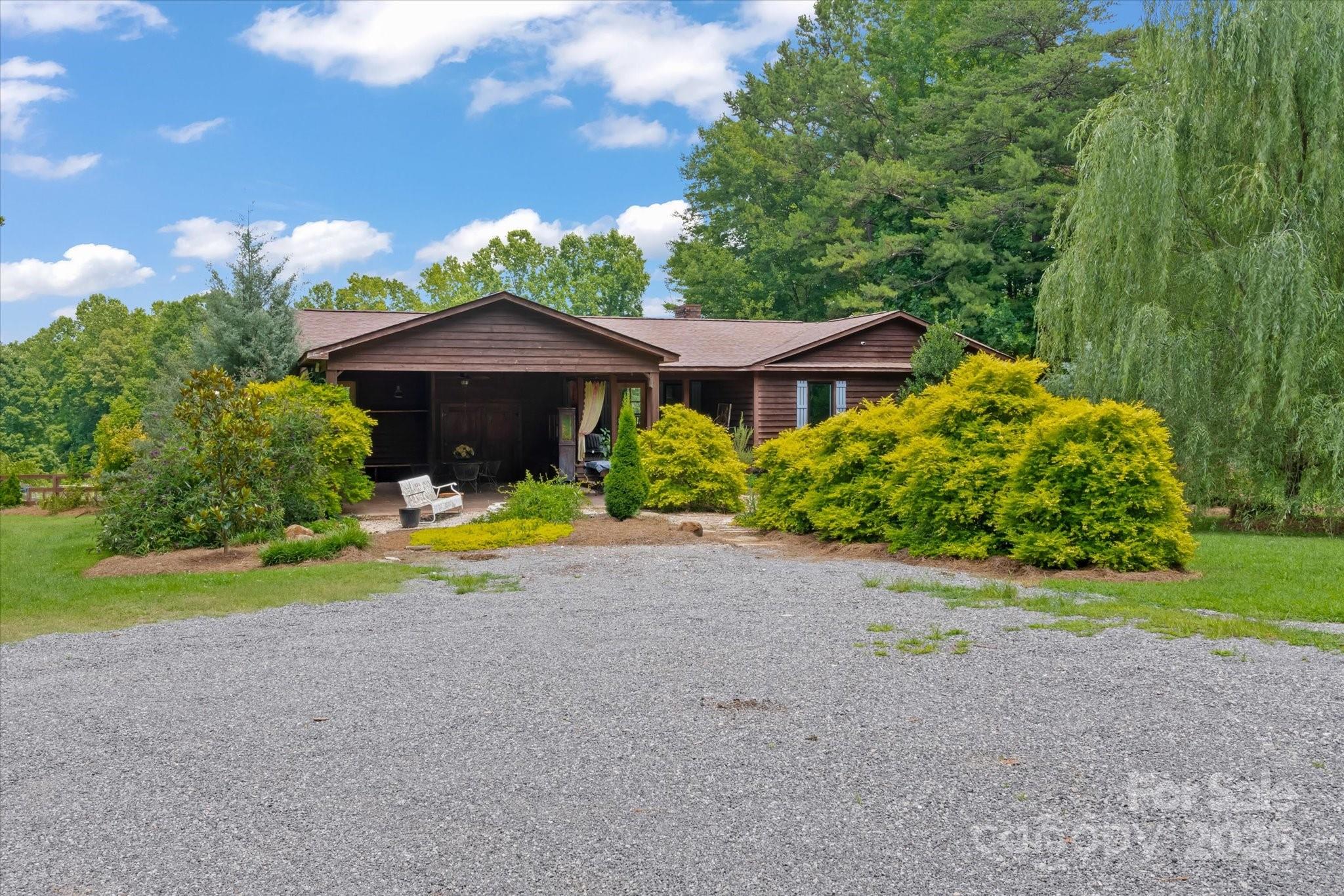 724 Teeter Road Property Photo 3