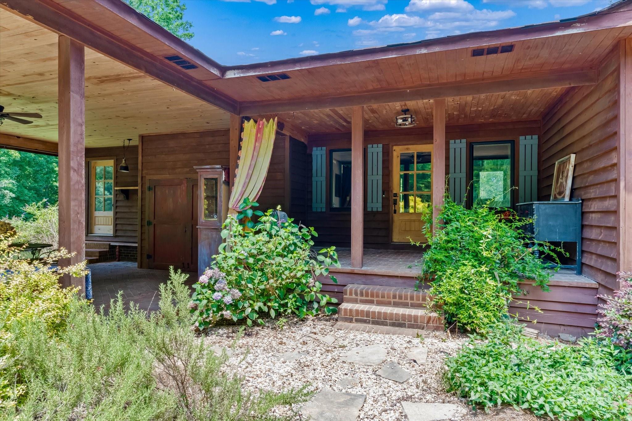 724 Teeter Road Property Photo 4