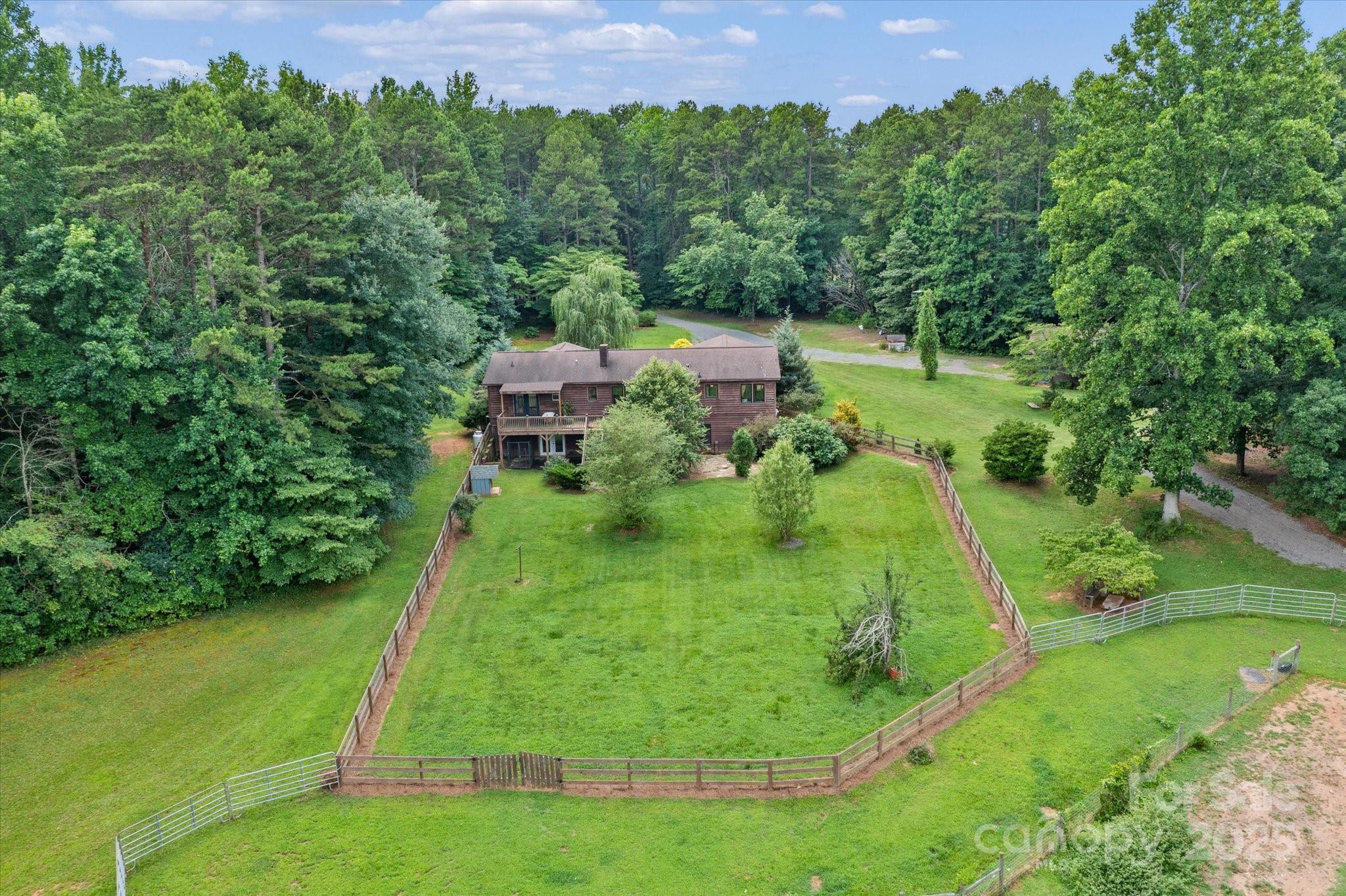 724 Teeter Road Property Photo 5