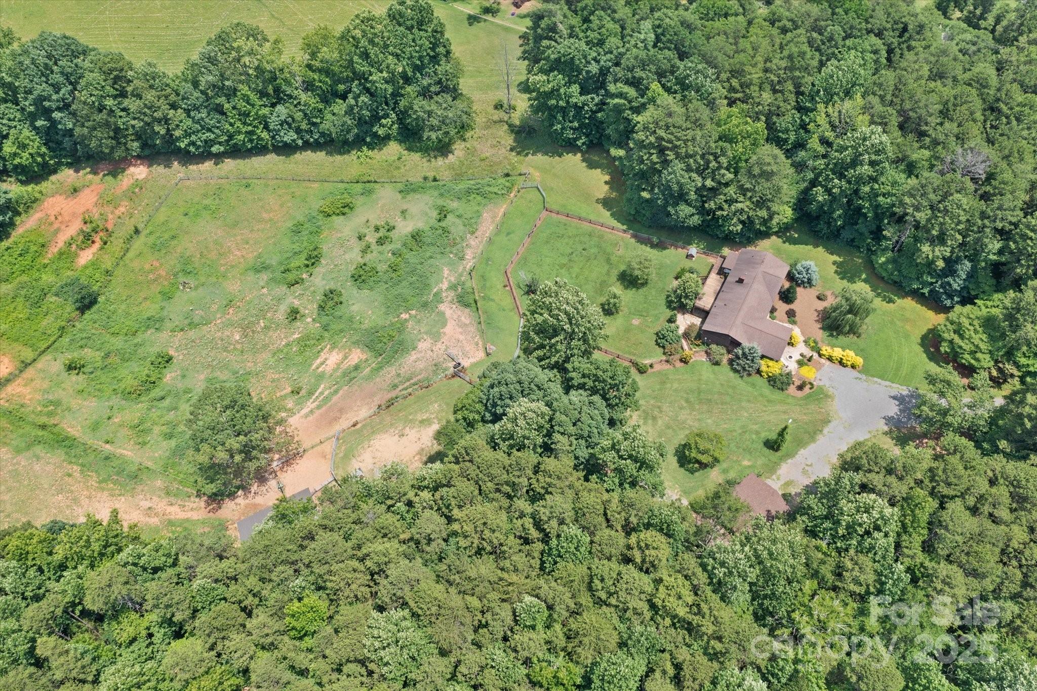 724 Teeter Road Property Photo 6