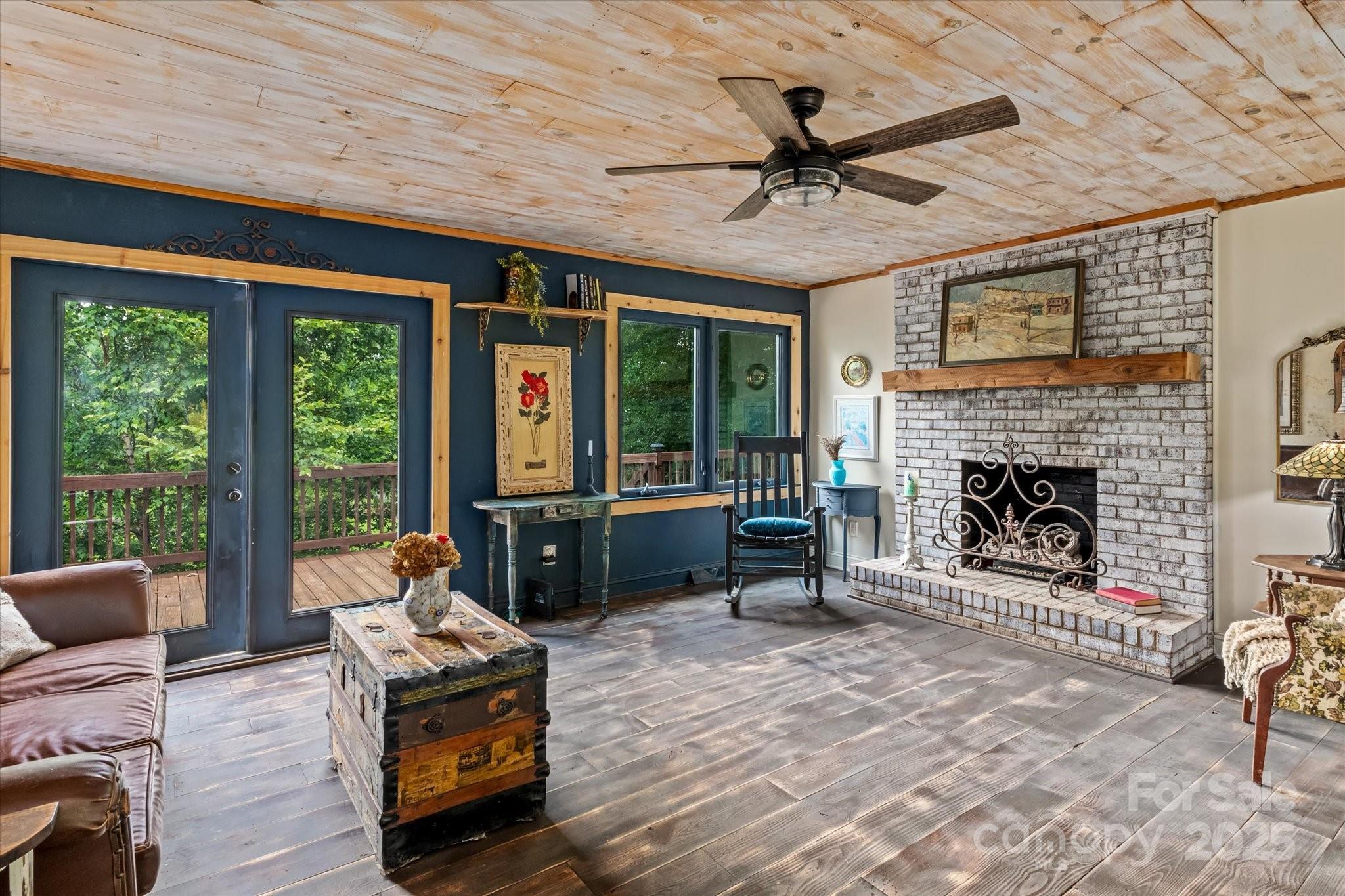 724 Teeter Road Property Photo 7