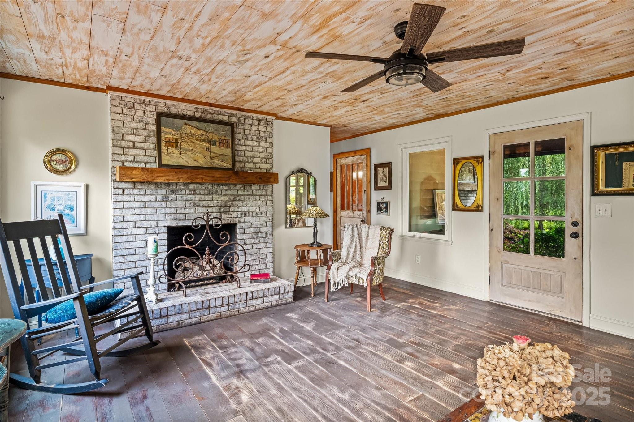 724 Teeter Road Property Photo 8