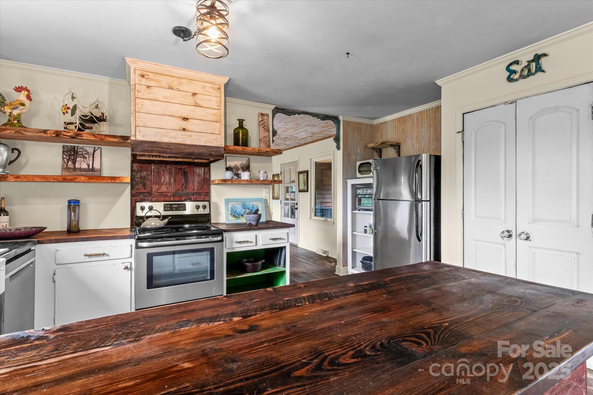 724 Teeter Road Property Photo 10