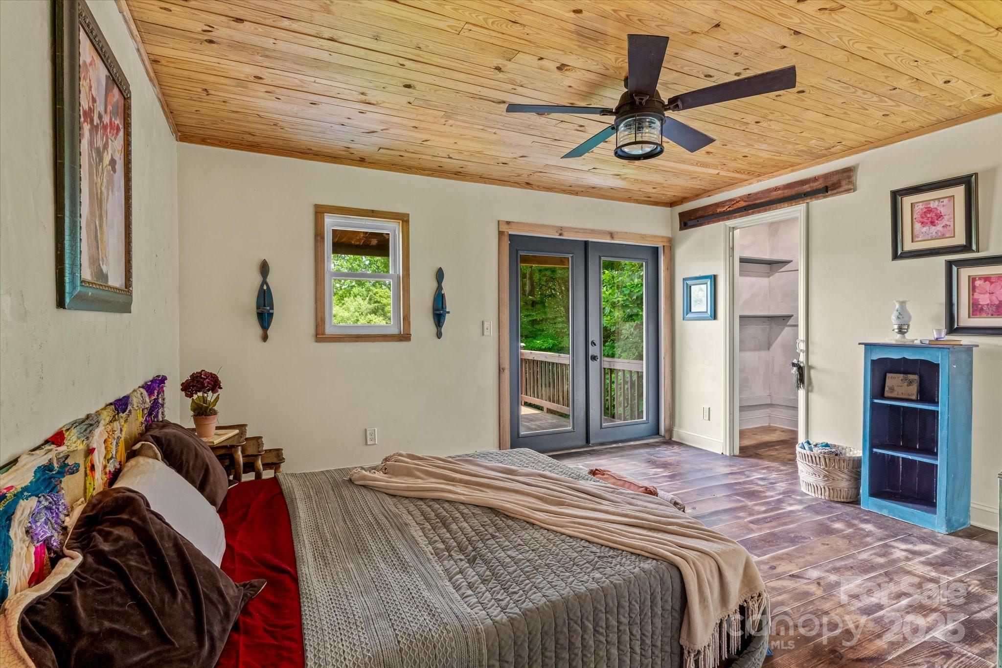 724 Teeter Road Property Photo 14