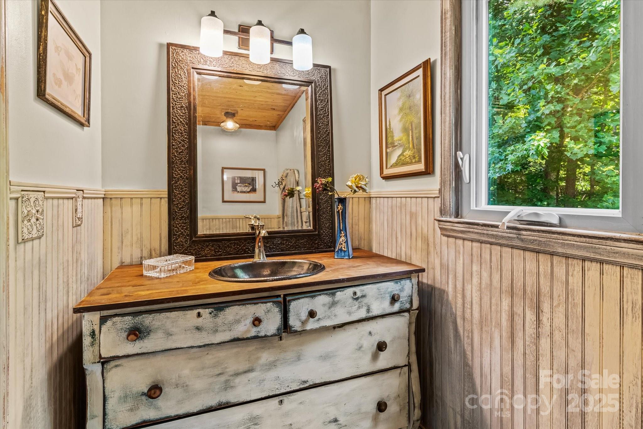 724 Teeter Road Property Photo 16