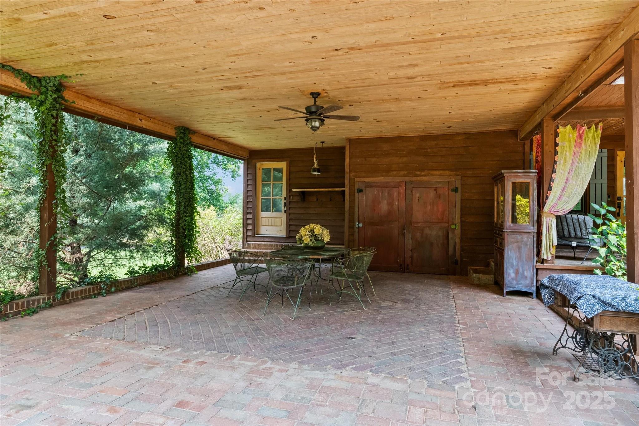 724 Teeter Road Property Photo 25