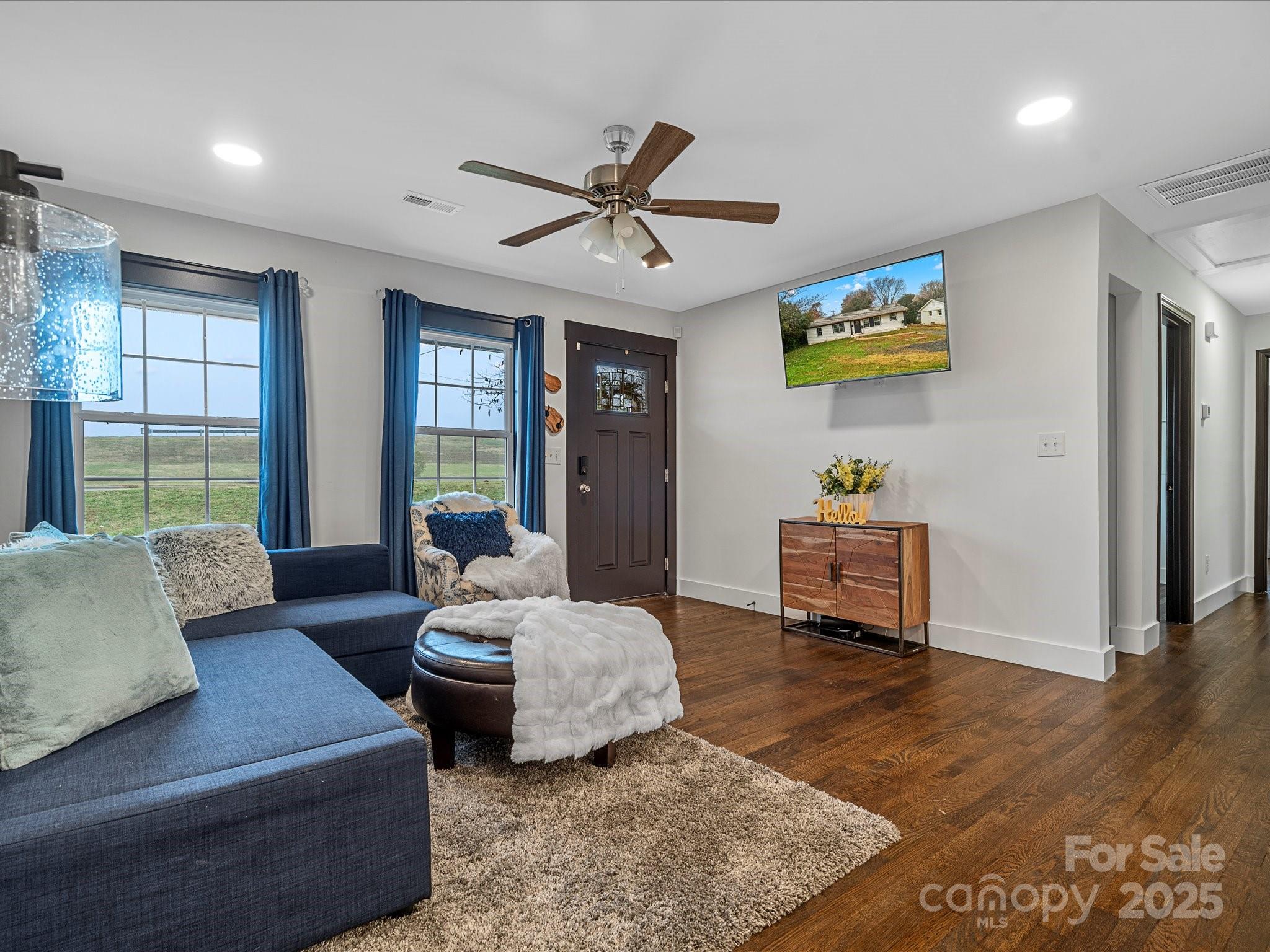 2627 Old North Sharon Amity Road Property Photo 3