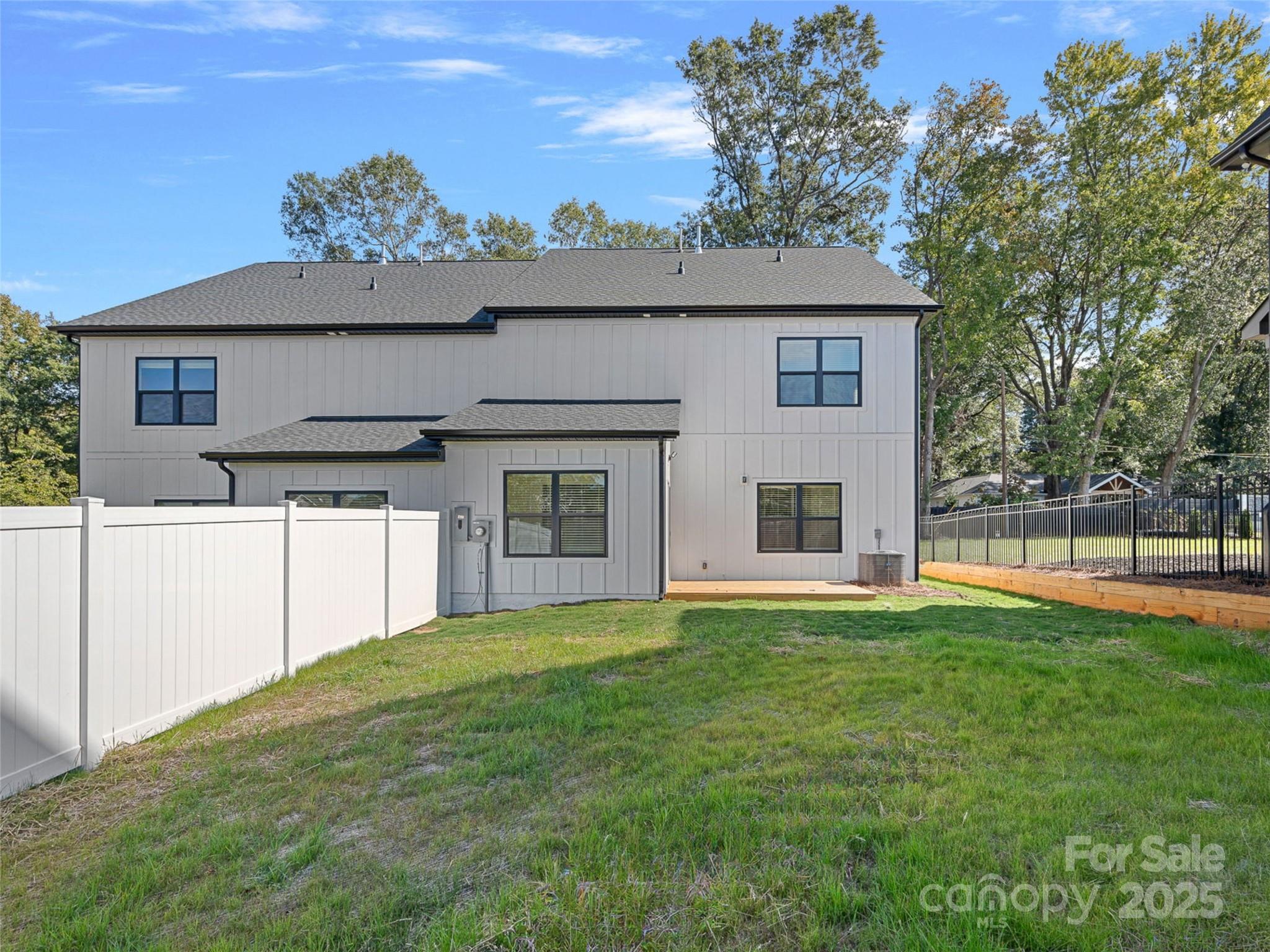 8311 Adrian Court Property Photo 4