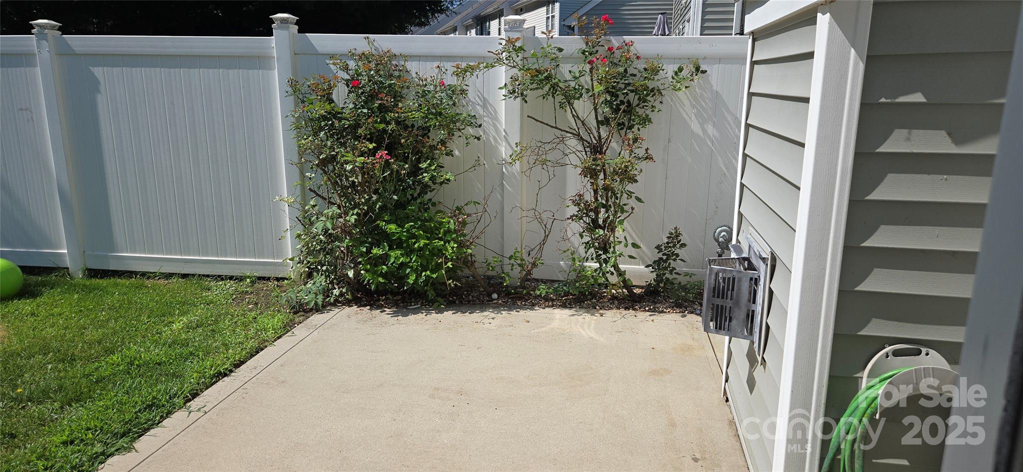 162 Autumn Falls Drive Property Photo 3