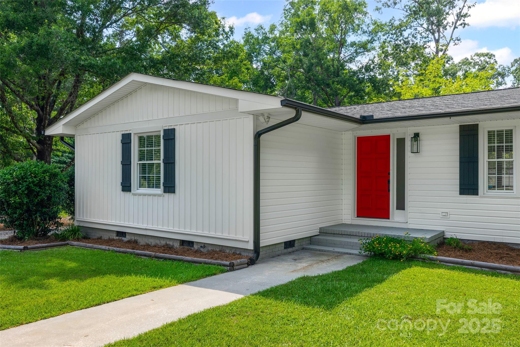 1582 Cornwell Road Property Photo 2