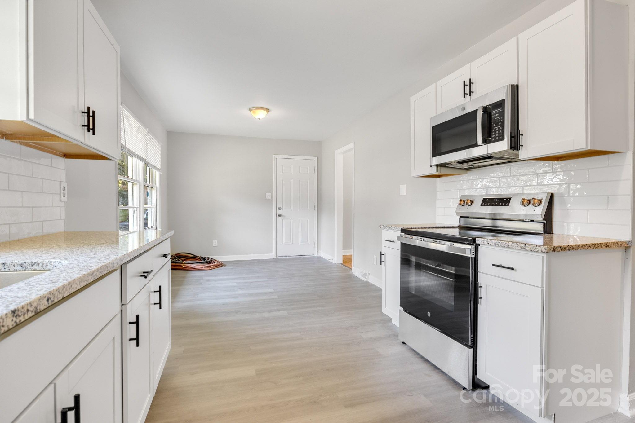 4635 Thornwood Road Property Photo 6