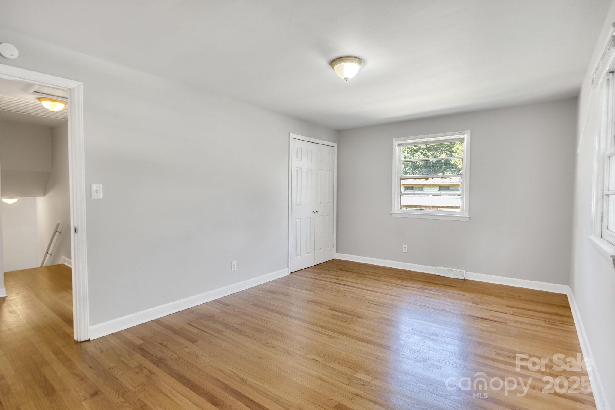 4635 Thornwood Road Property Photo 9