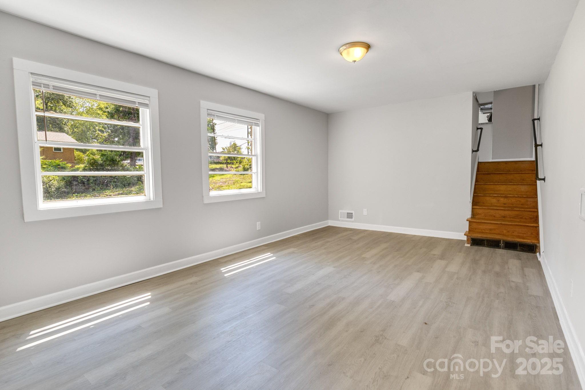 4635 Thornwood Road Property Photo 16