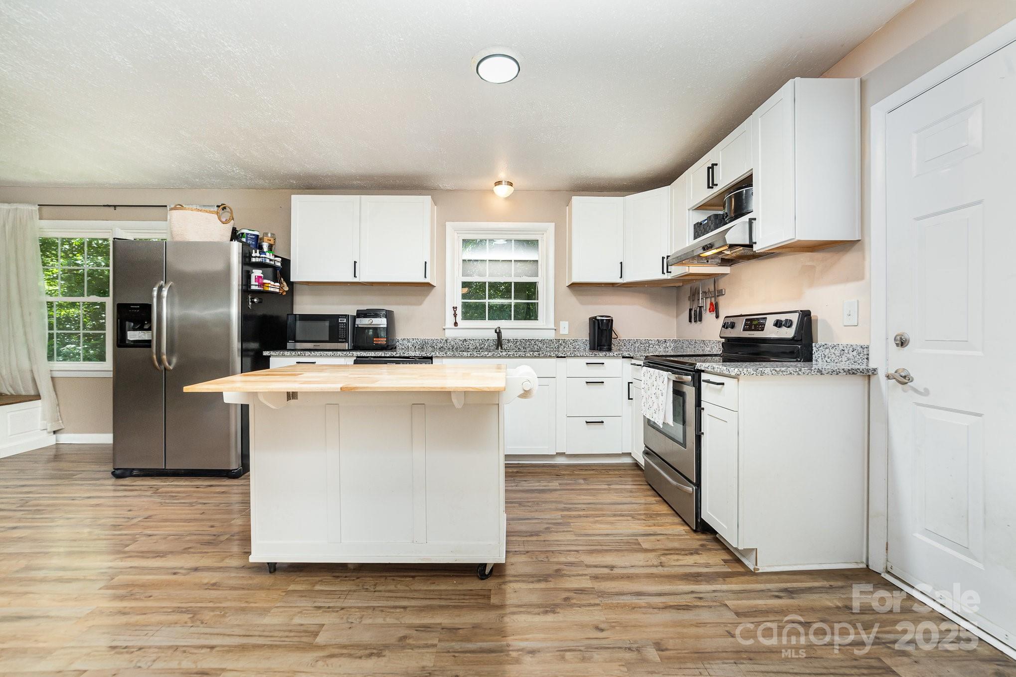 2202 Woodlawn Street Property Photo 10