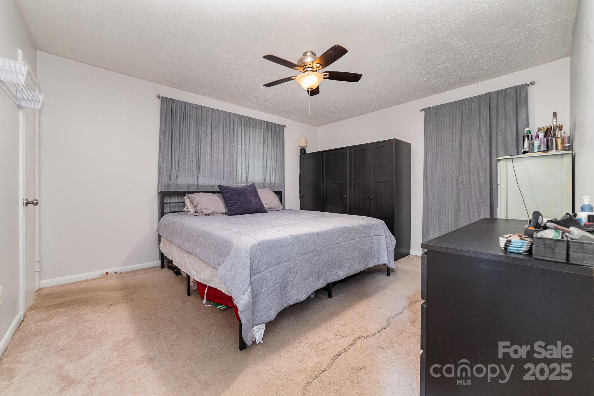 2202 Woodlawn Street Property Photo 15