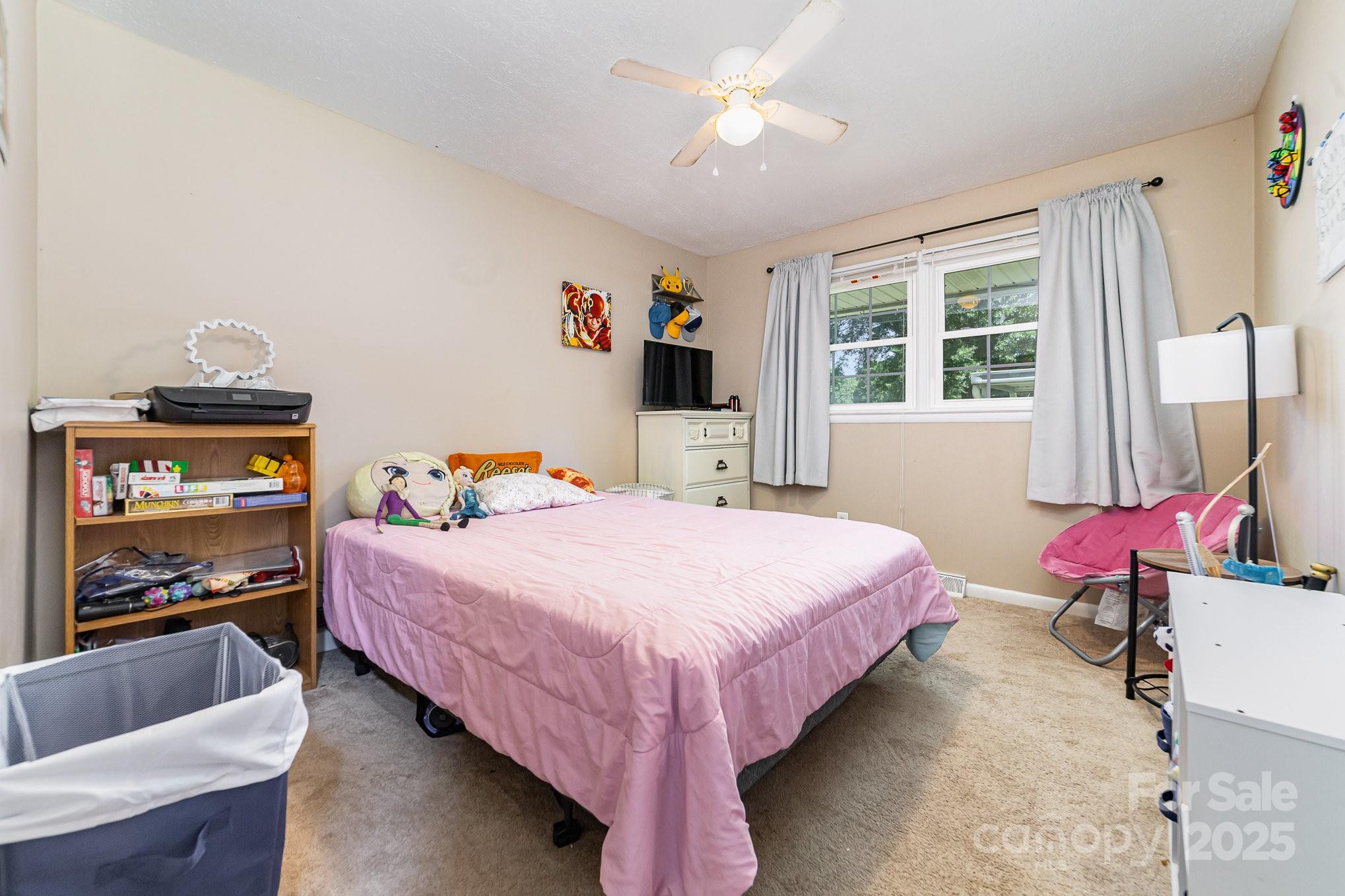 2202 Woodlawn Street Property Photo 18