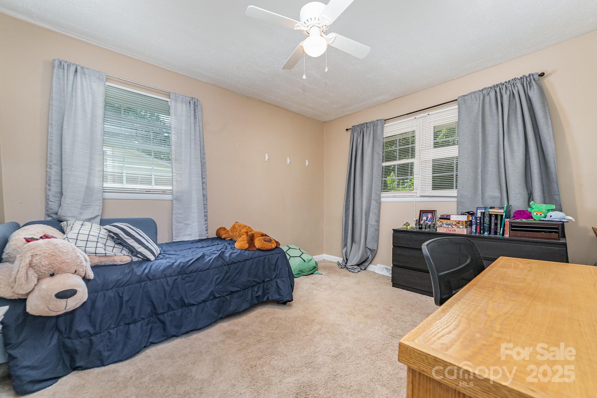 2202 Woodlawn Street Property Photo 19