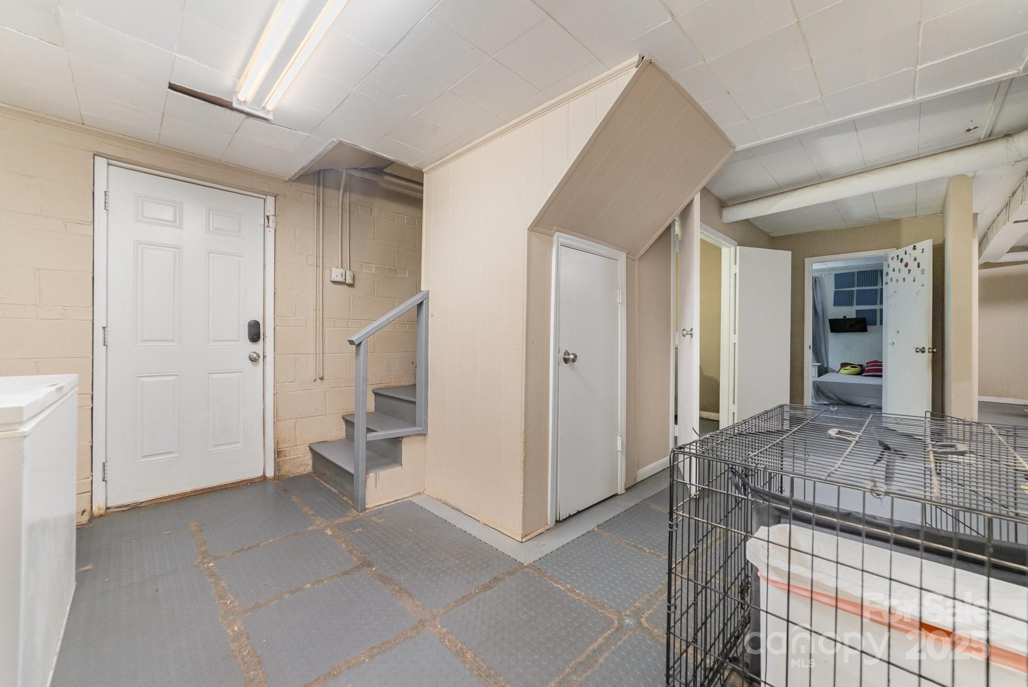 2202 Woodlawn Street Property Photo 21