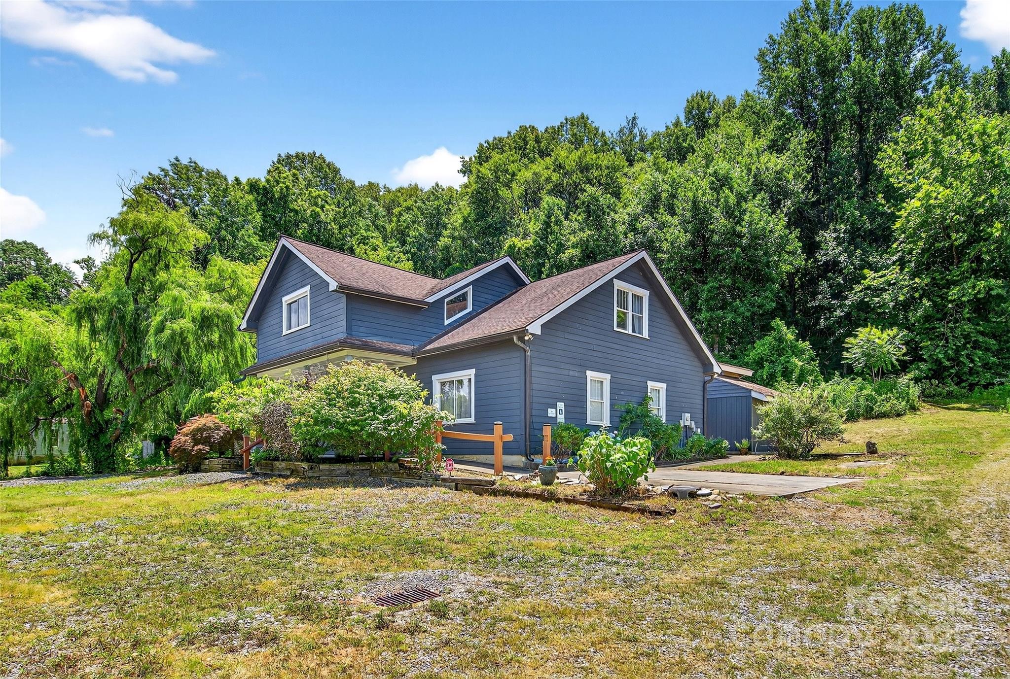 626 Old Lytle Cove Road Property Photo 2